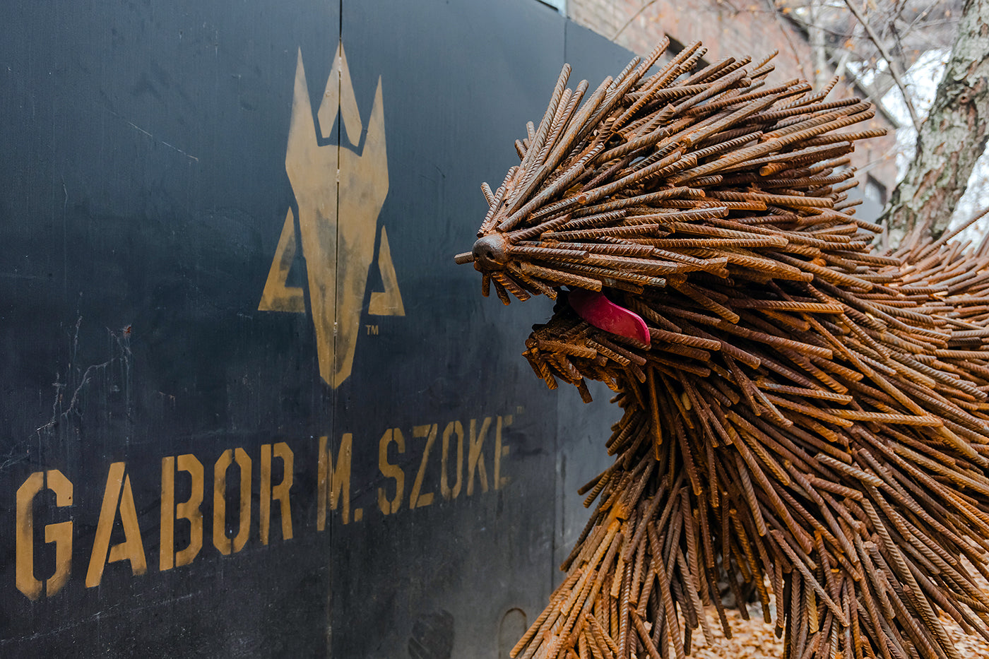 Sculptures by Miklós Szőke Gábor in front of his studio #3580