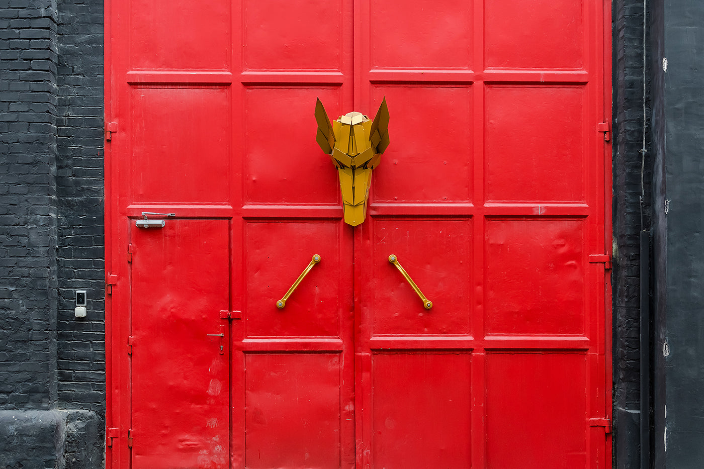 The gate of Miklós Szőke Gábor's studio #3586
