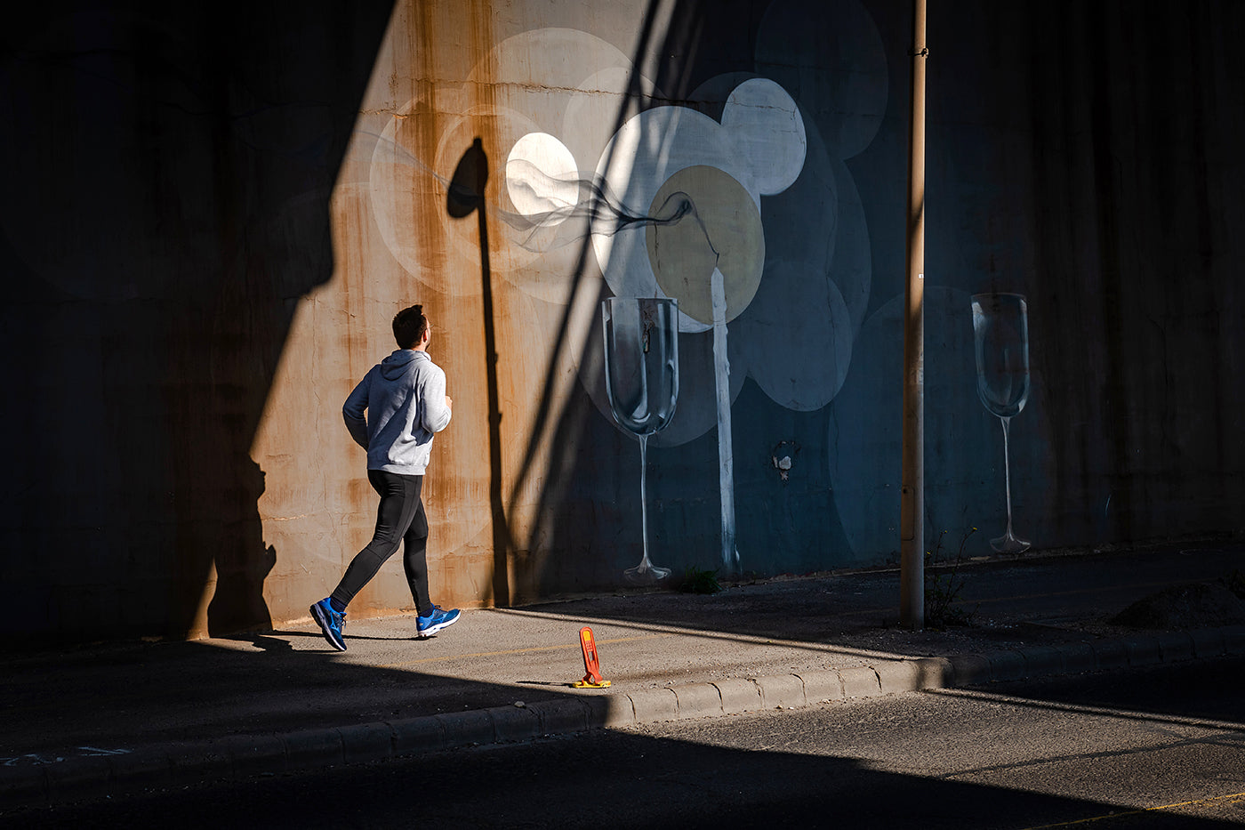 Runner under the Rákóczi Bridge #3620