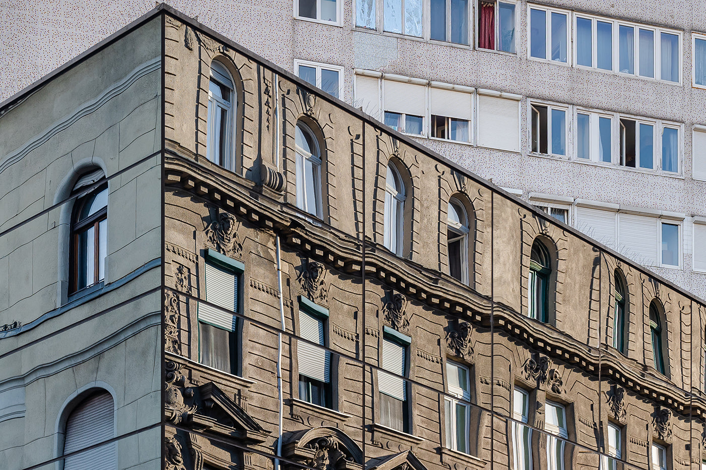 Reflection on the corner of Lágymányosi-Bicskei Street #3694