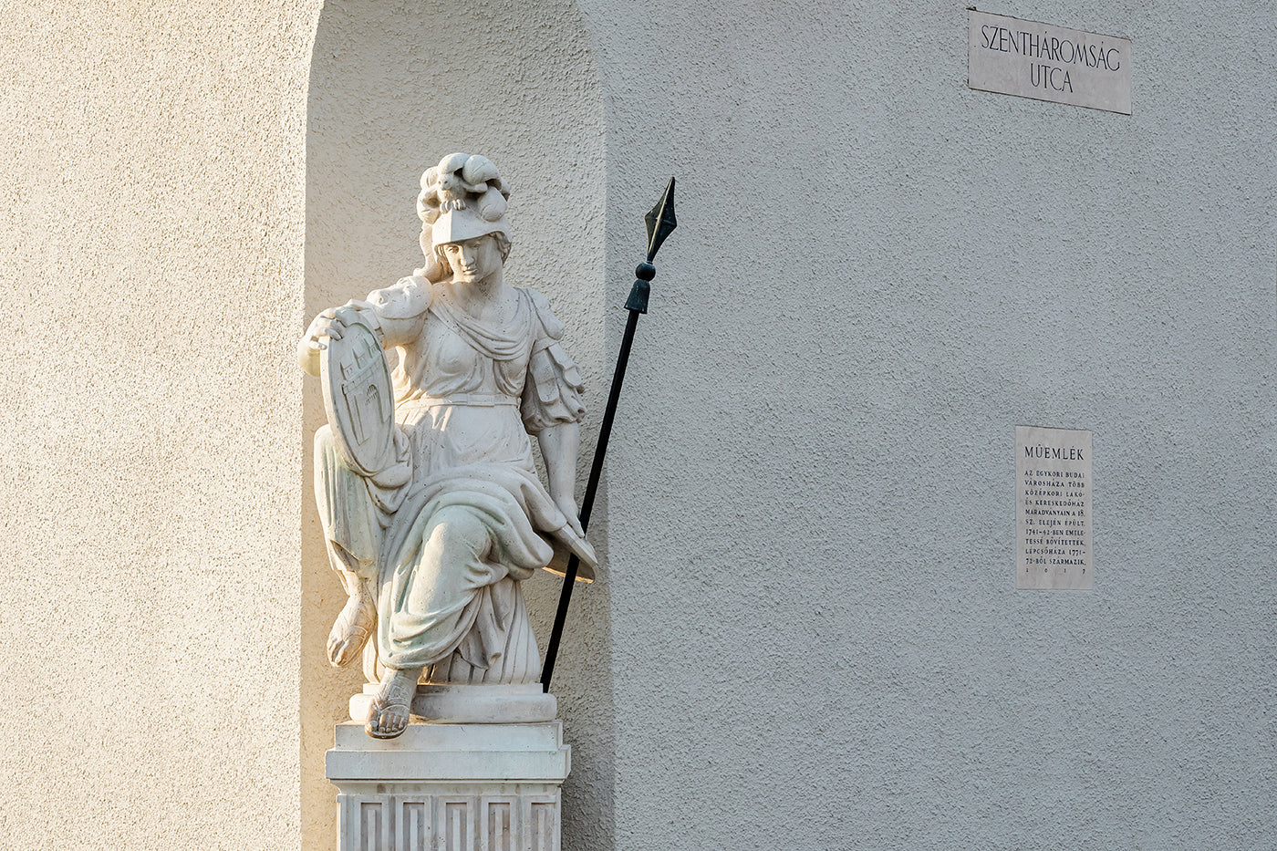 Pallas Athéné szobra a Szentháromság téren #3751