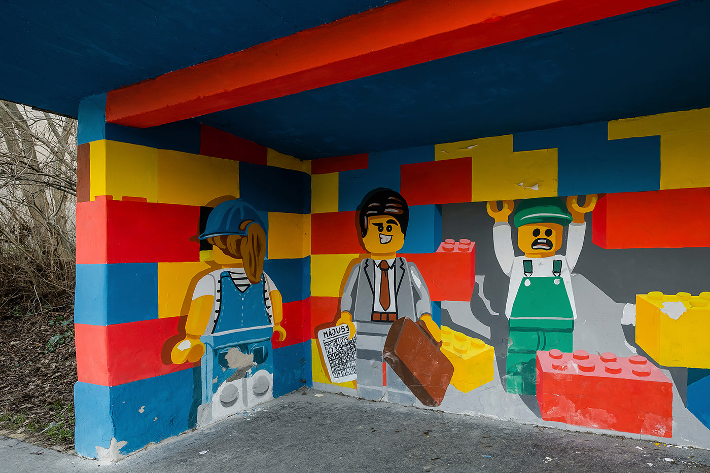 Kútvölgyi úti buszmegálló LEGO figurákkal #3812