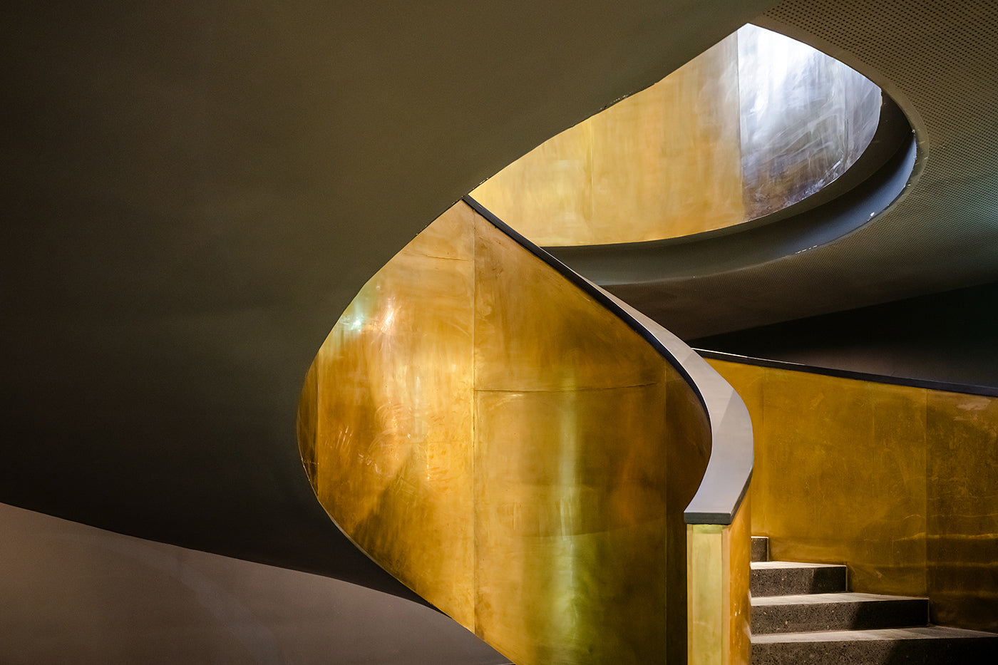 Spiral staircase of Millenium House #3830