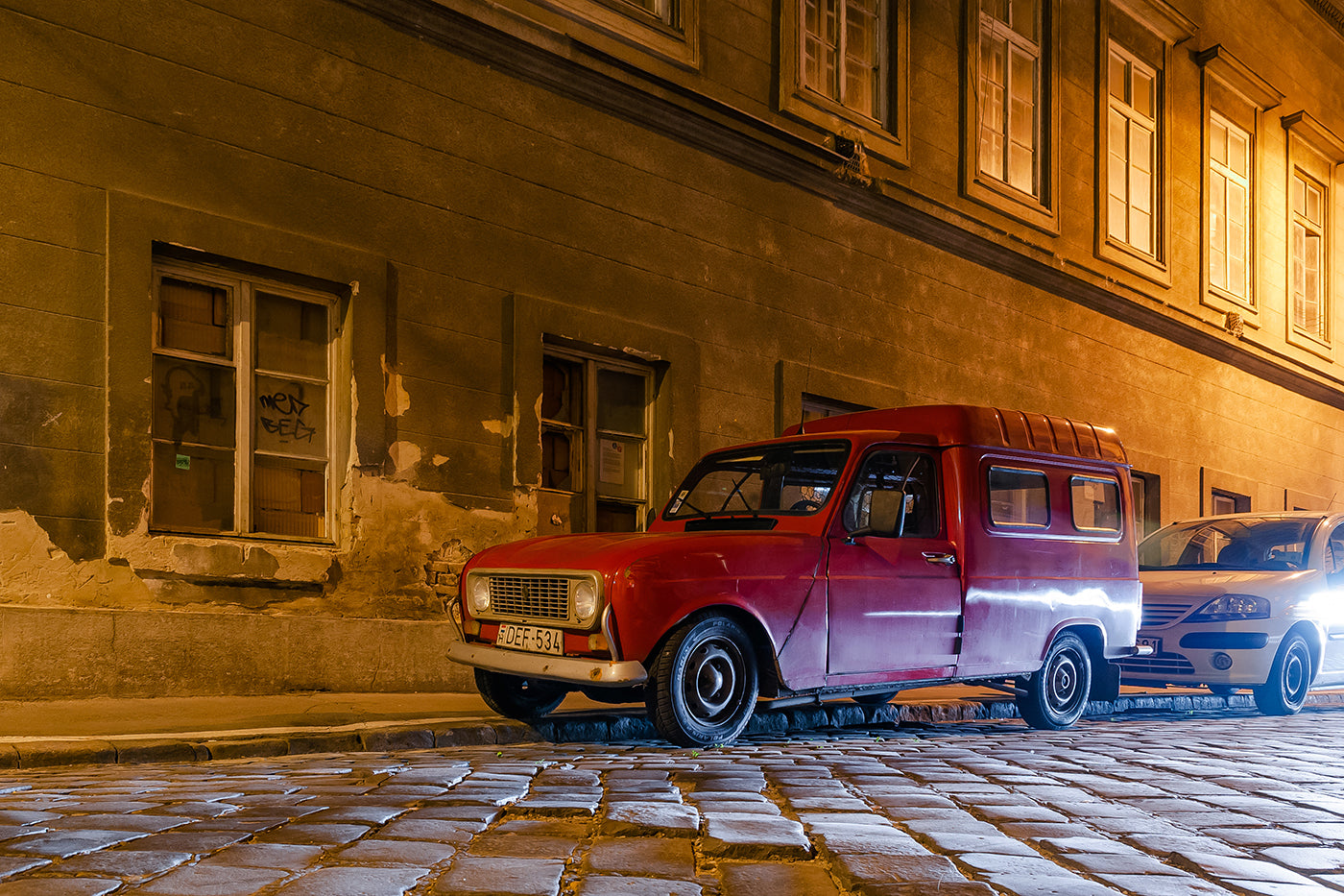 Old Renault in the 7th district #4015