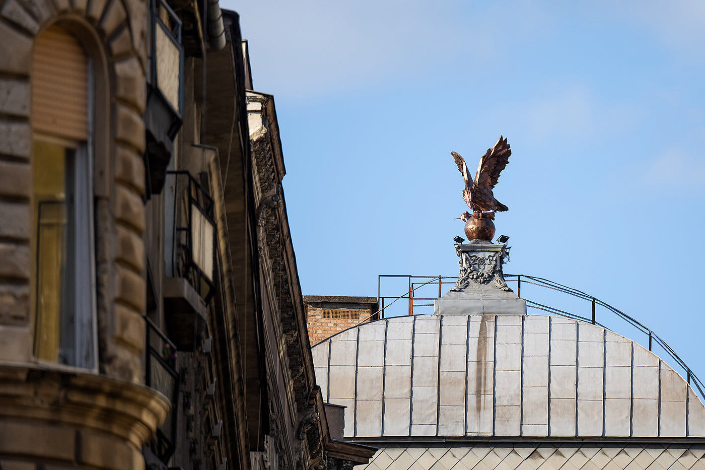 Eagle statue on top of Kossuth Lajos Street 20 #4038
