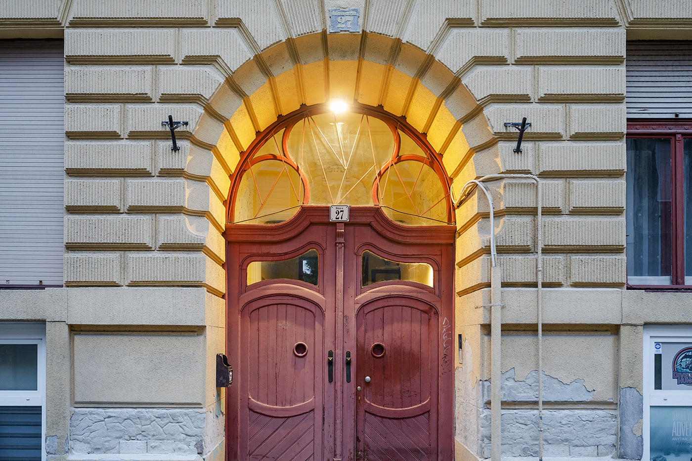 Gate 27 of Rose Street #4077