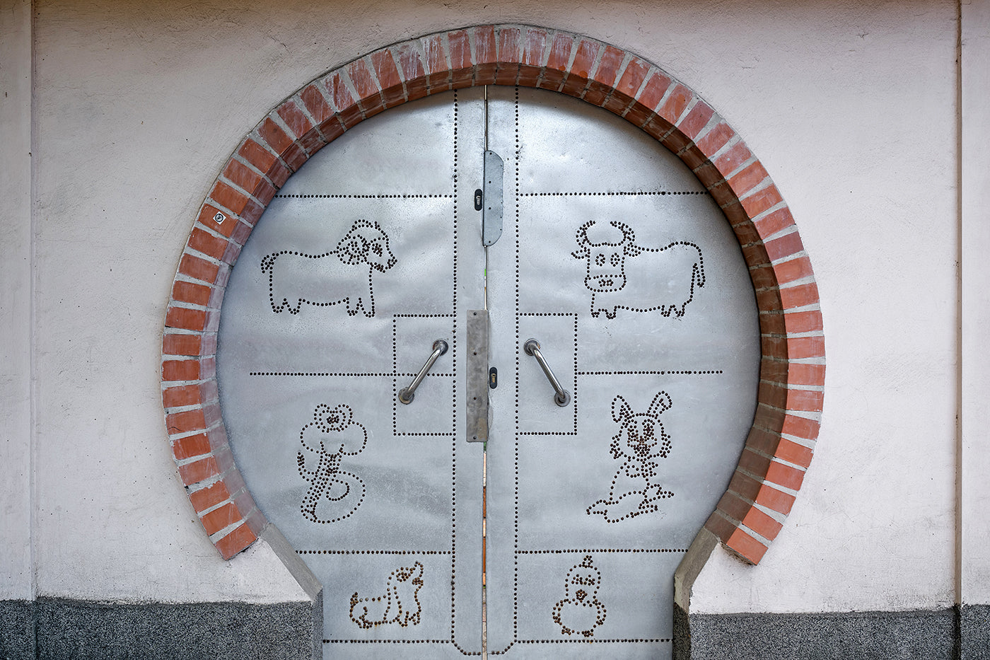 Gate 64 of Prince Imre Street #4085