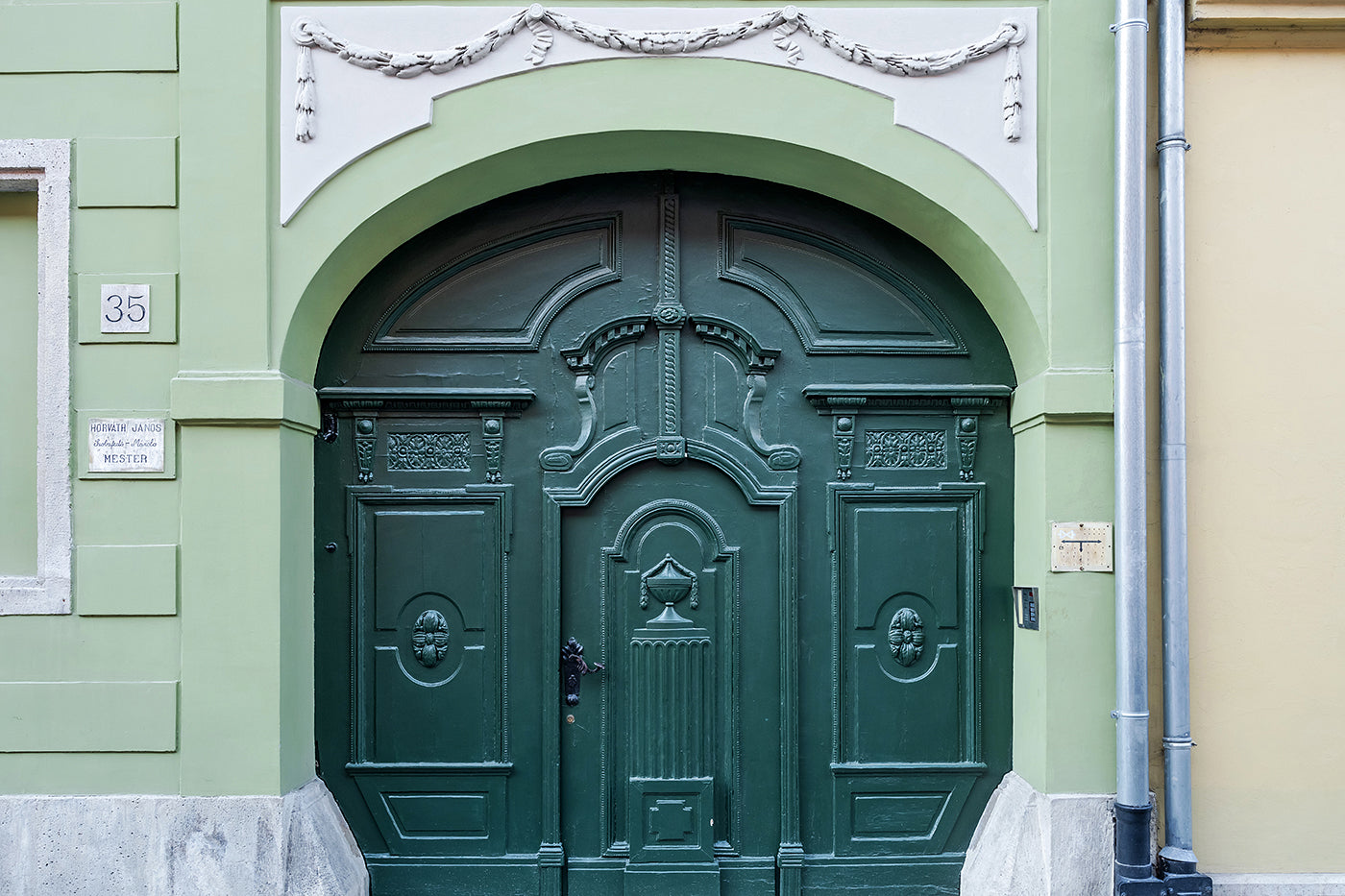 Úri Street Gate 35 #4096
