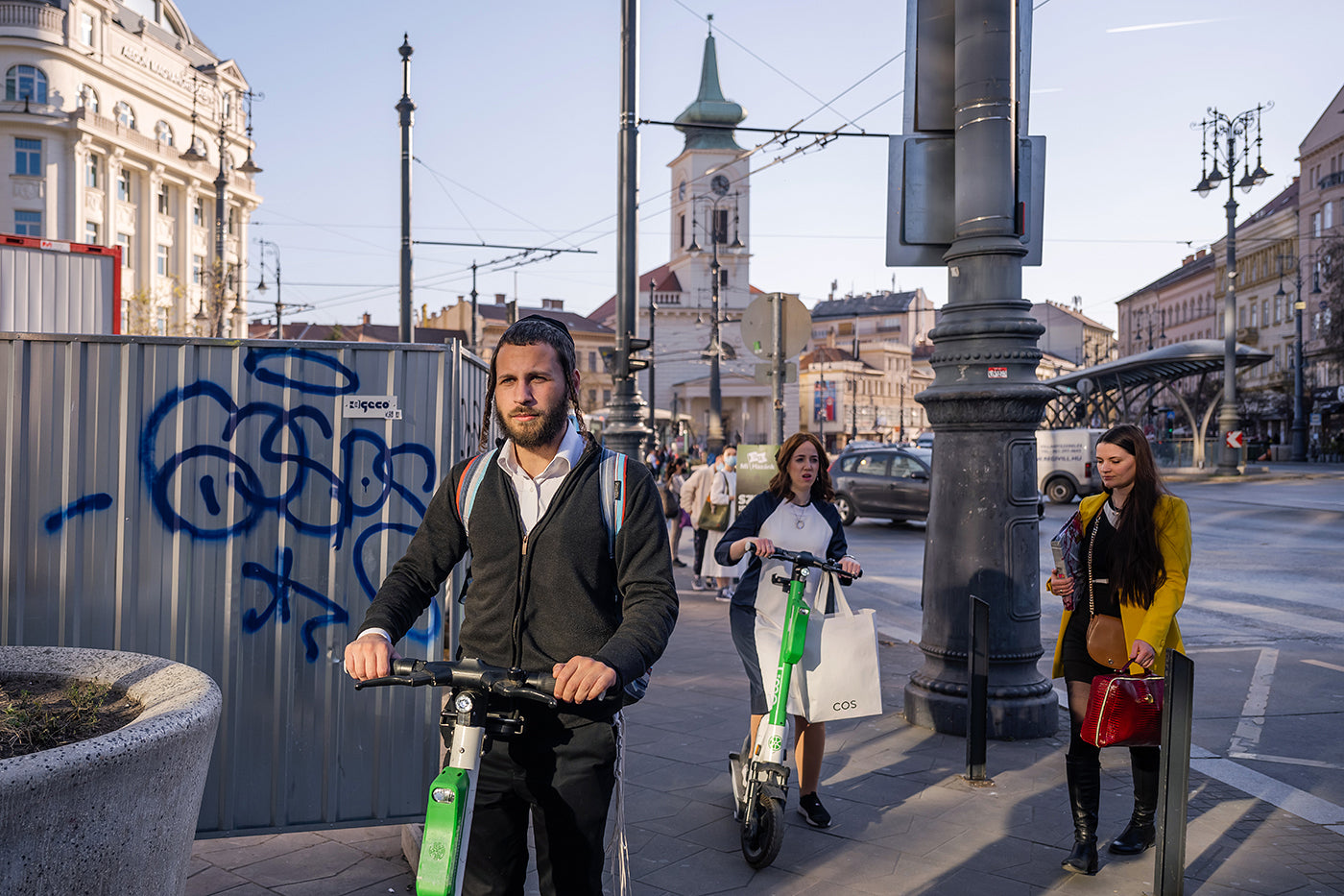 Scooter riders on Kálvin Square #4177