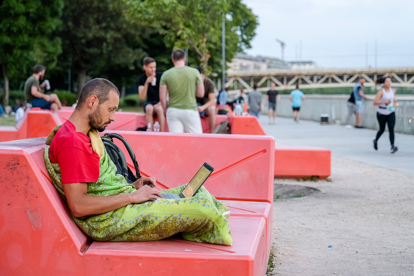Digital nomad on Nehru beach #4187