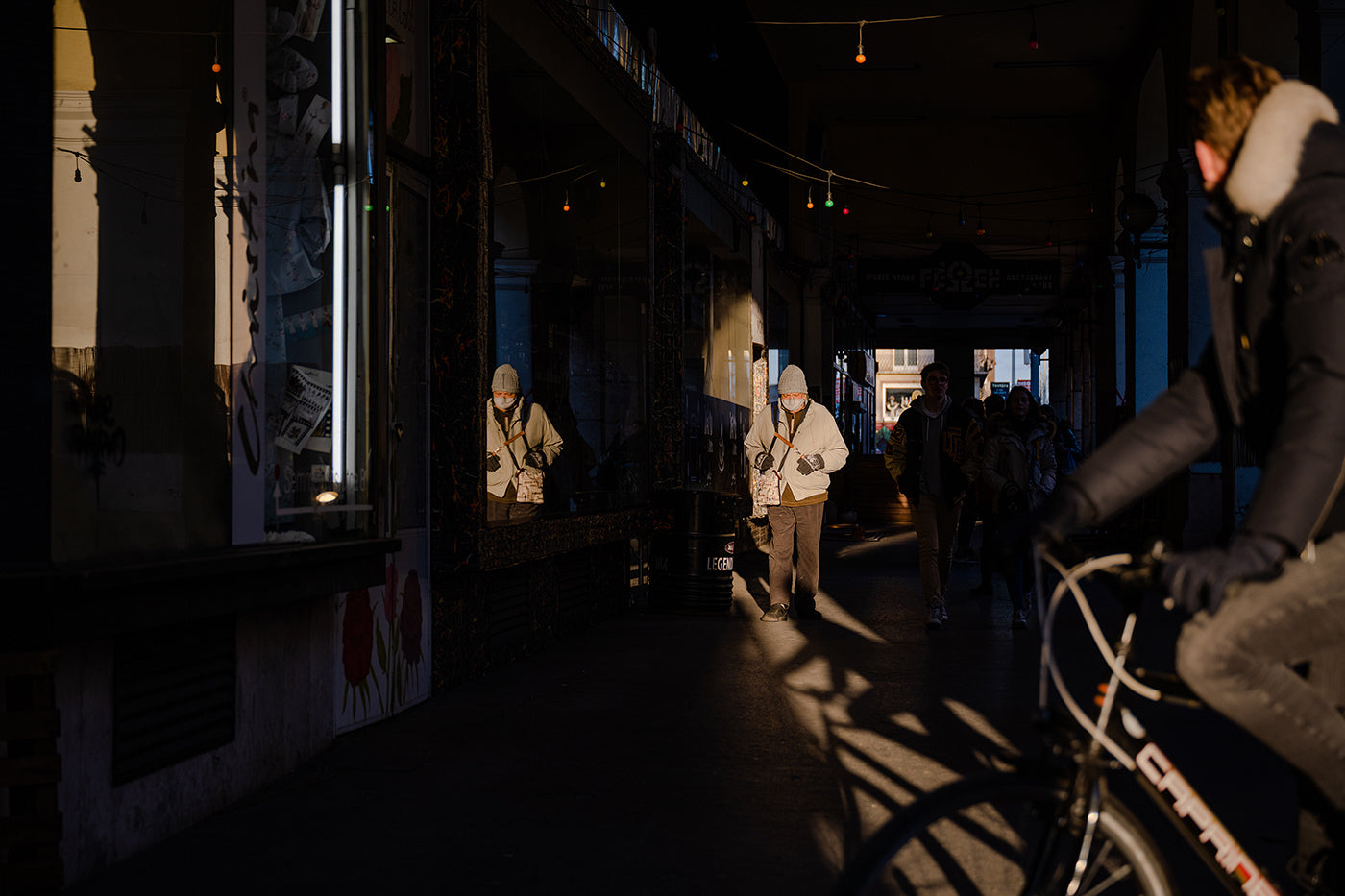 Life under the arcades of Kossuth Lajos Street #4241