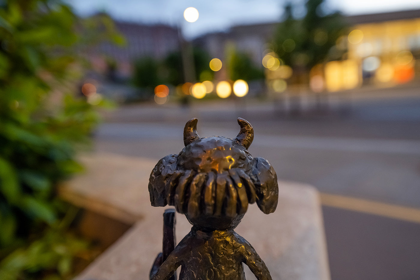 Mini statue of Master Mekk on Széll Kálmán Square #4264