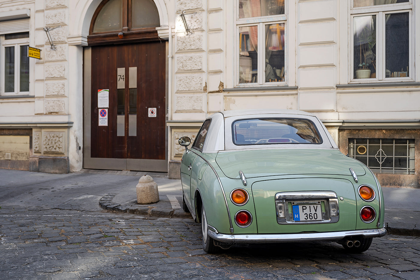 Régi Nissan Figaro a Csengery utcában #4265