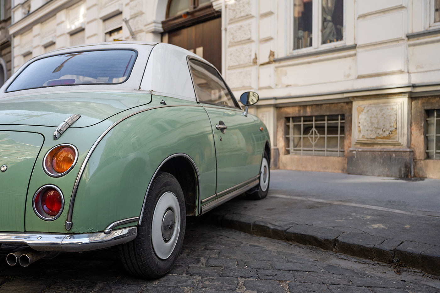 Régi Nissan Figaro a Csengery utcában #4266