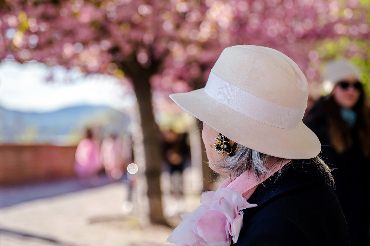 Elderly lady on the Tóth Árpád promenade #4282