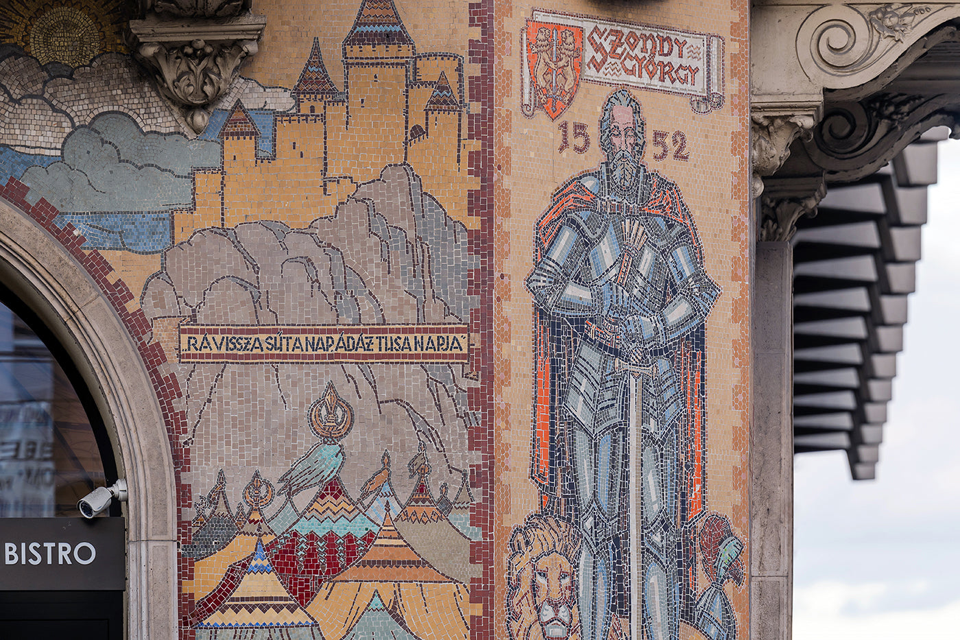 Szondi's two eunuchs on the facade of the Peace Hotel #4283