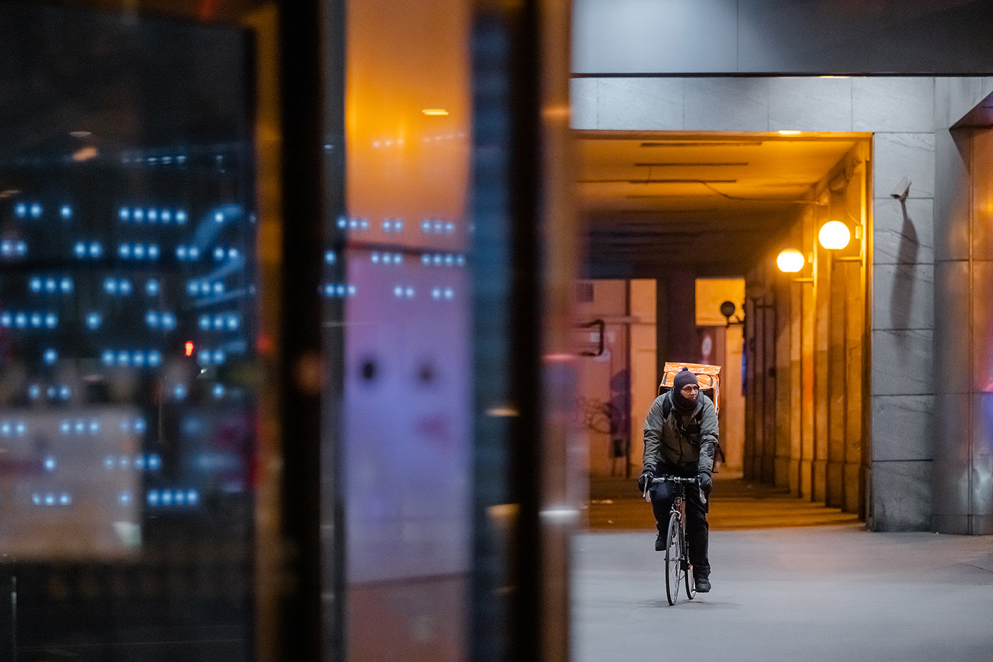 Bicycle courier on Rákóczi Road #4375