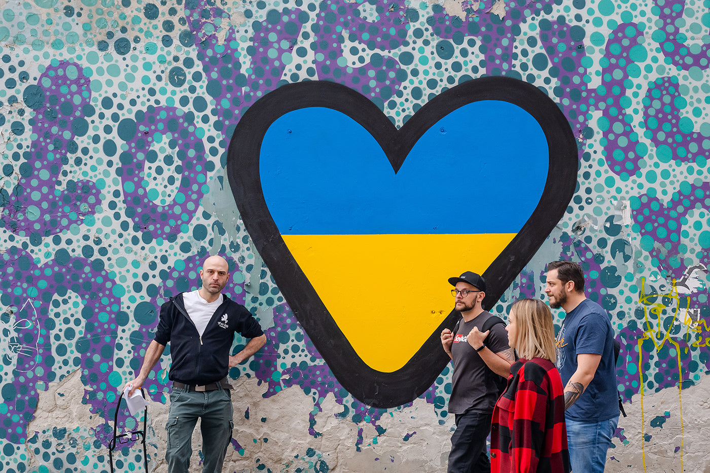 Ukrán szív falfestmény a Dob utcában #4383
