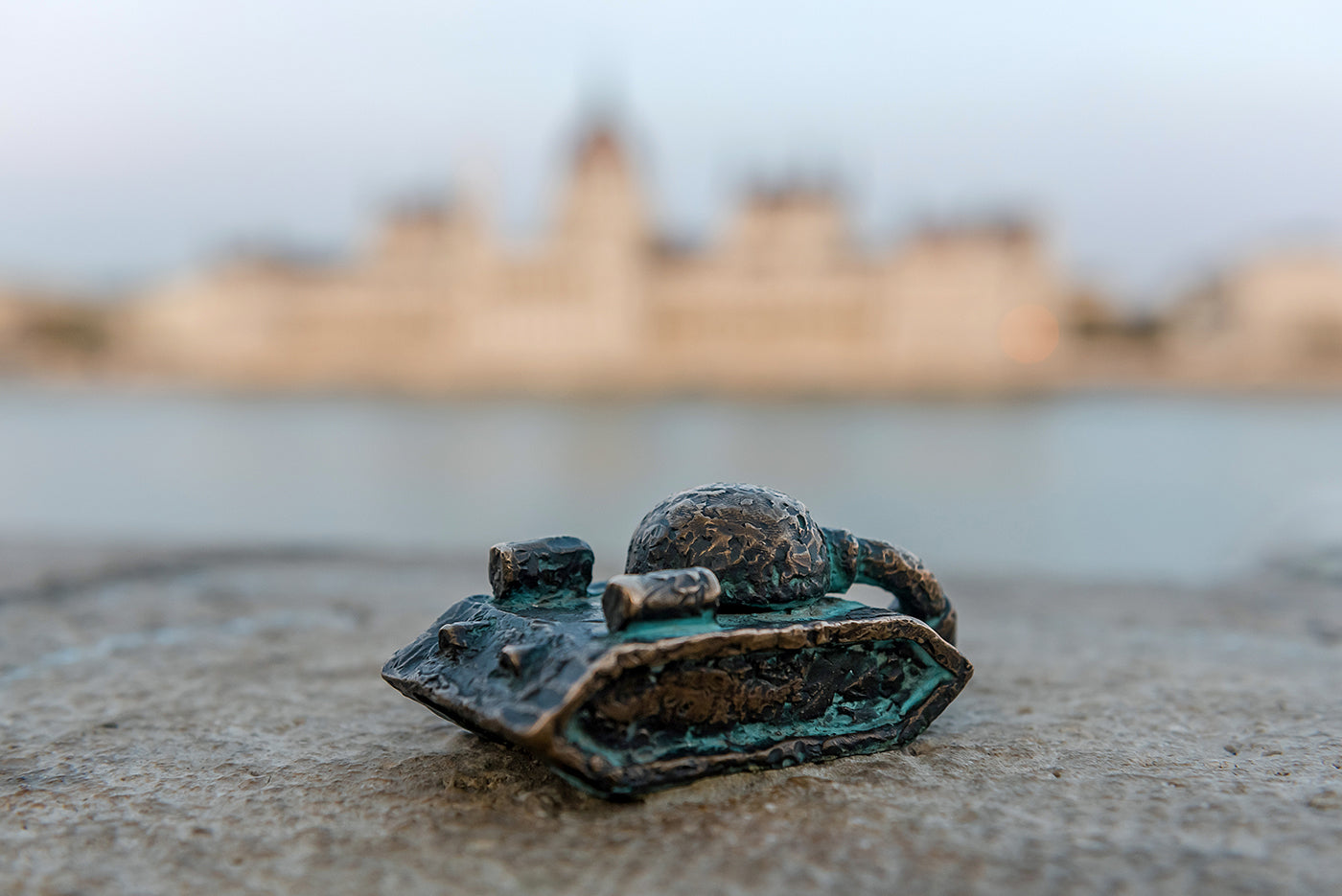 Sad tank mini statue on the Danube bank #4631