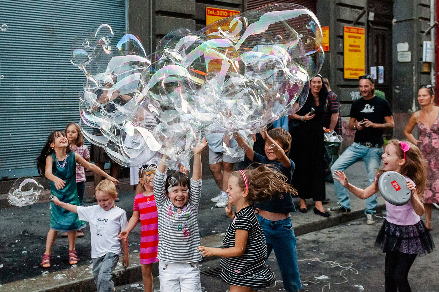 Blowing bubbles in the city center #4659