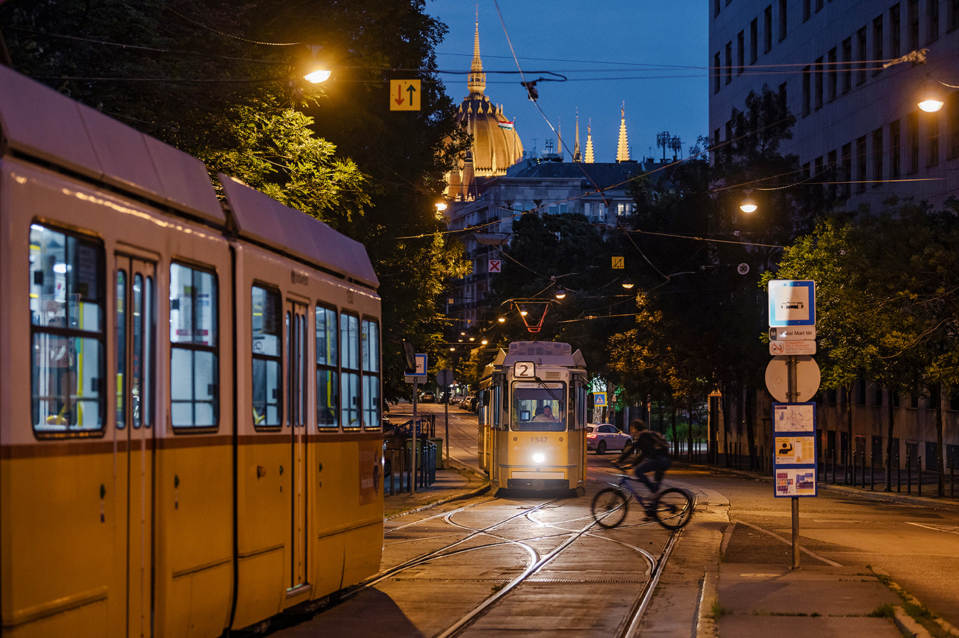 Parliament from Jászai Mari Square #4678