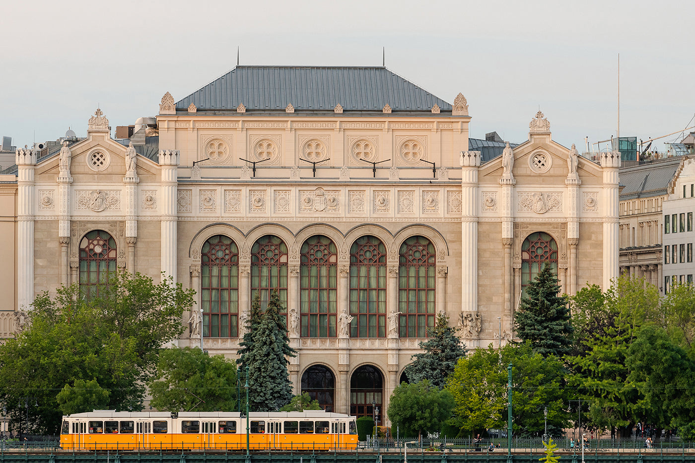 A Pesti Vigadó Budáról #4815