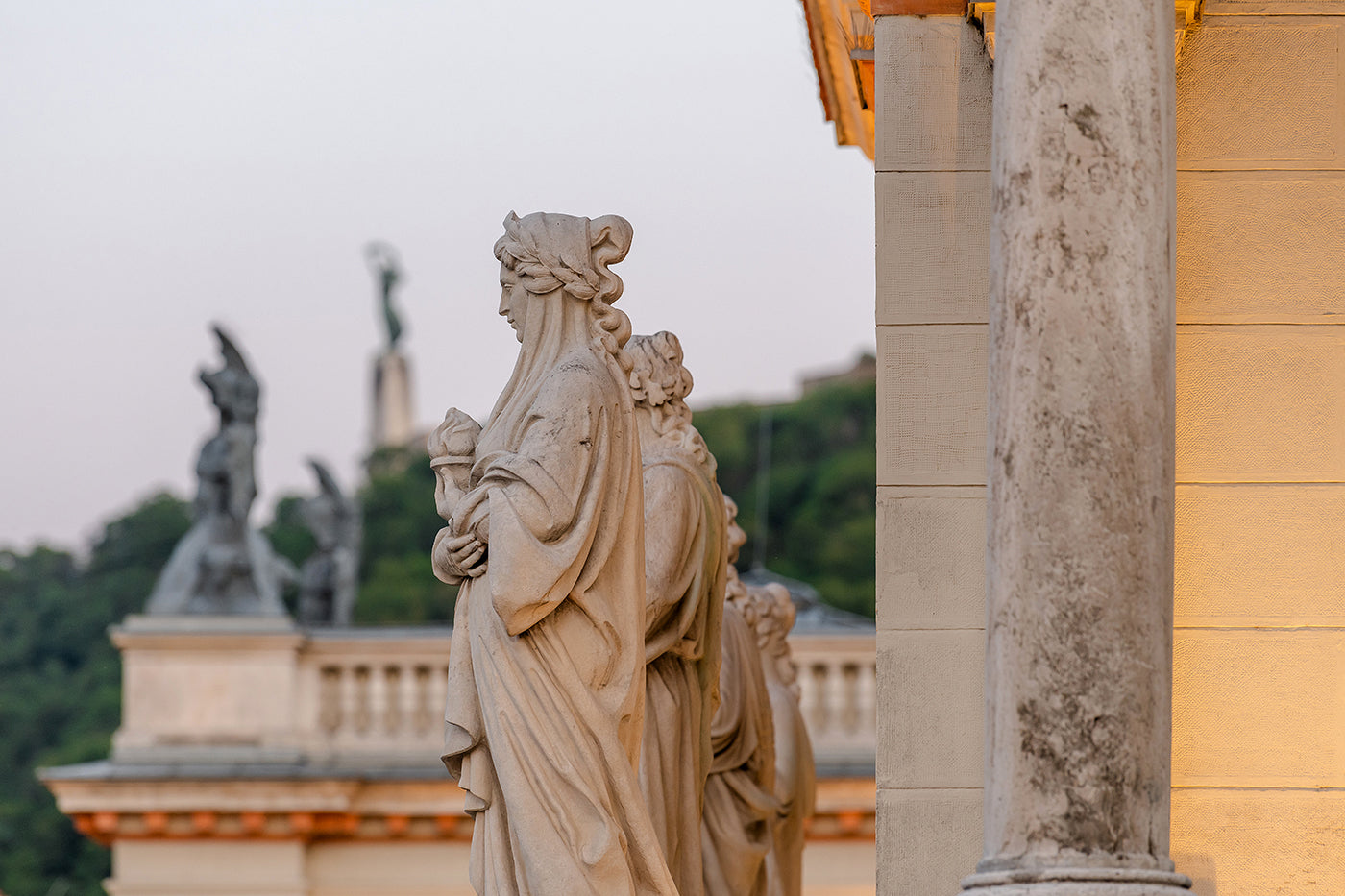 Castle Garden Bazaar Statues #4817