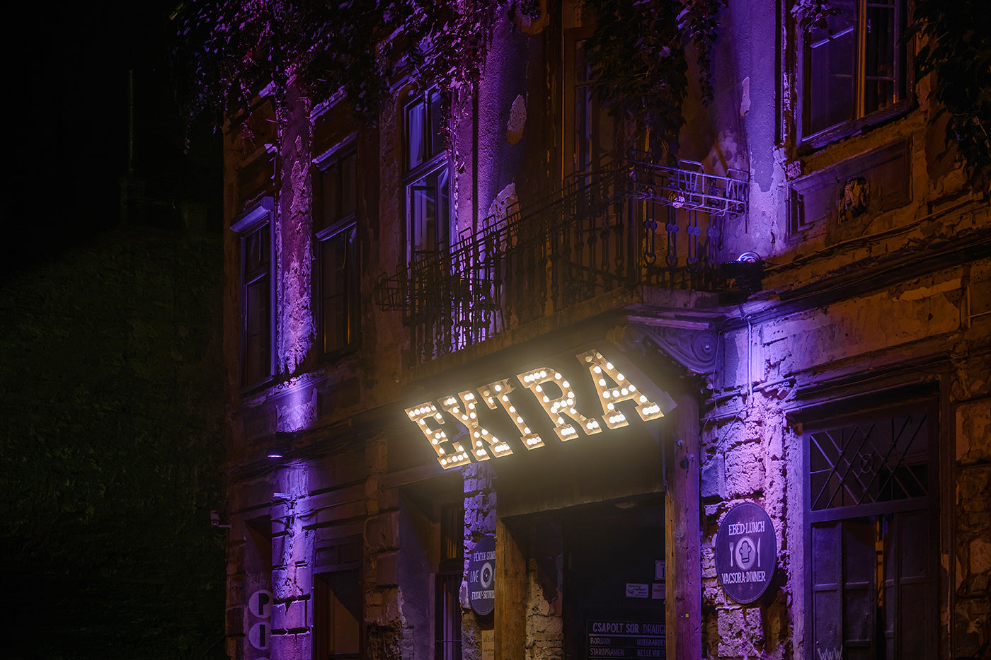 EXTRA entrance #4832