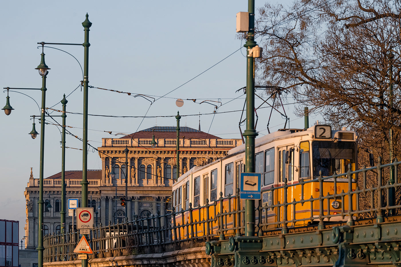 Tram 2 in front of the Hungarian Academy of Sciences #4888