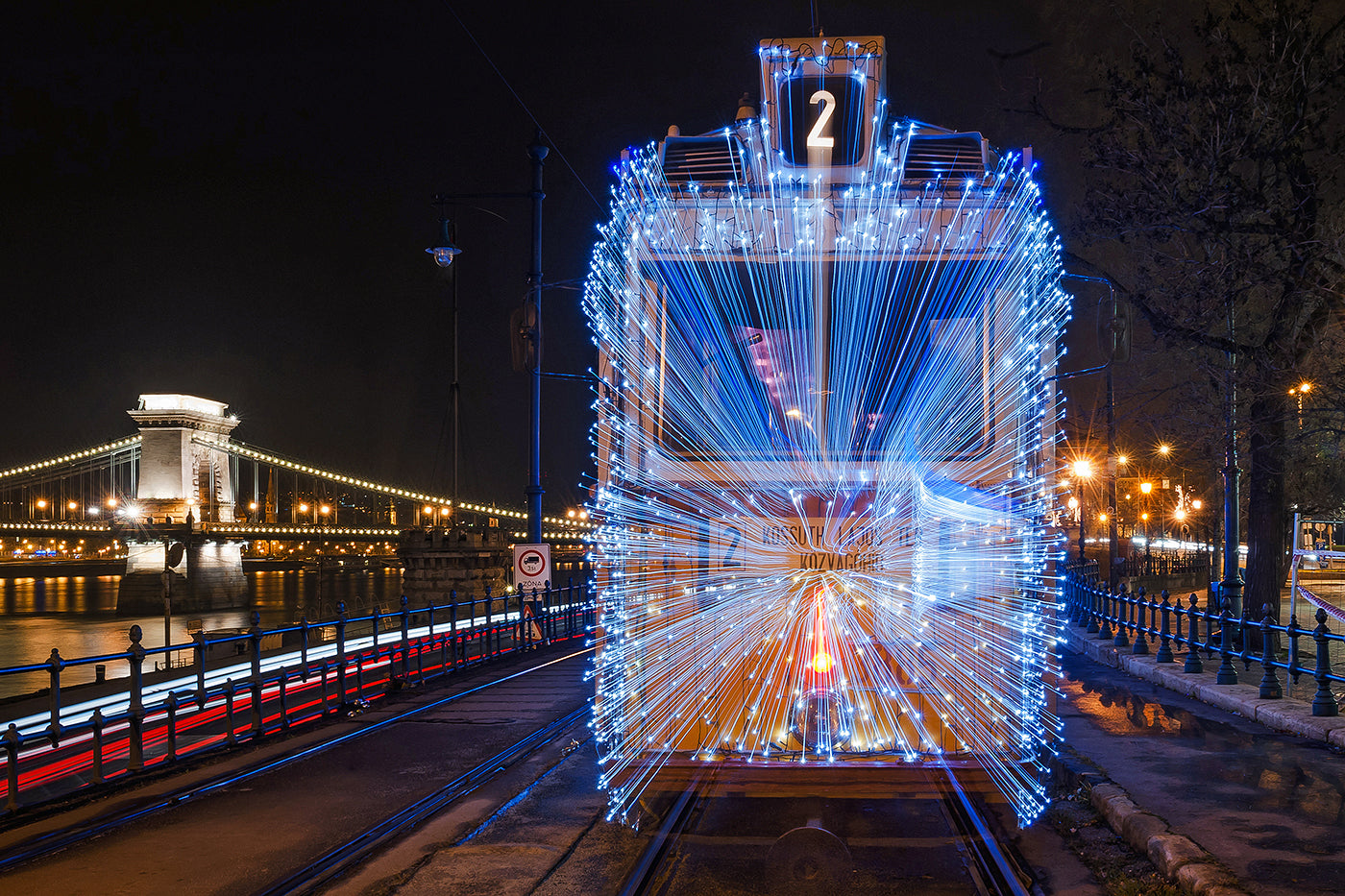Christmas tram on Dunakorzó #5191
