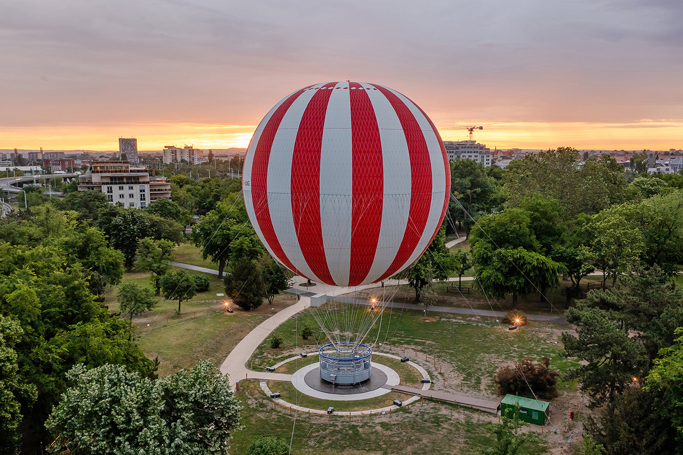 Hot air balloon in the City Park #5448