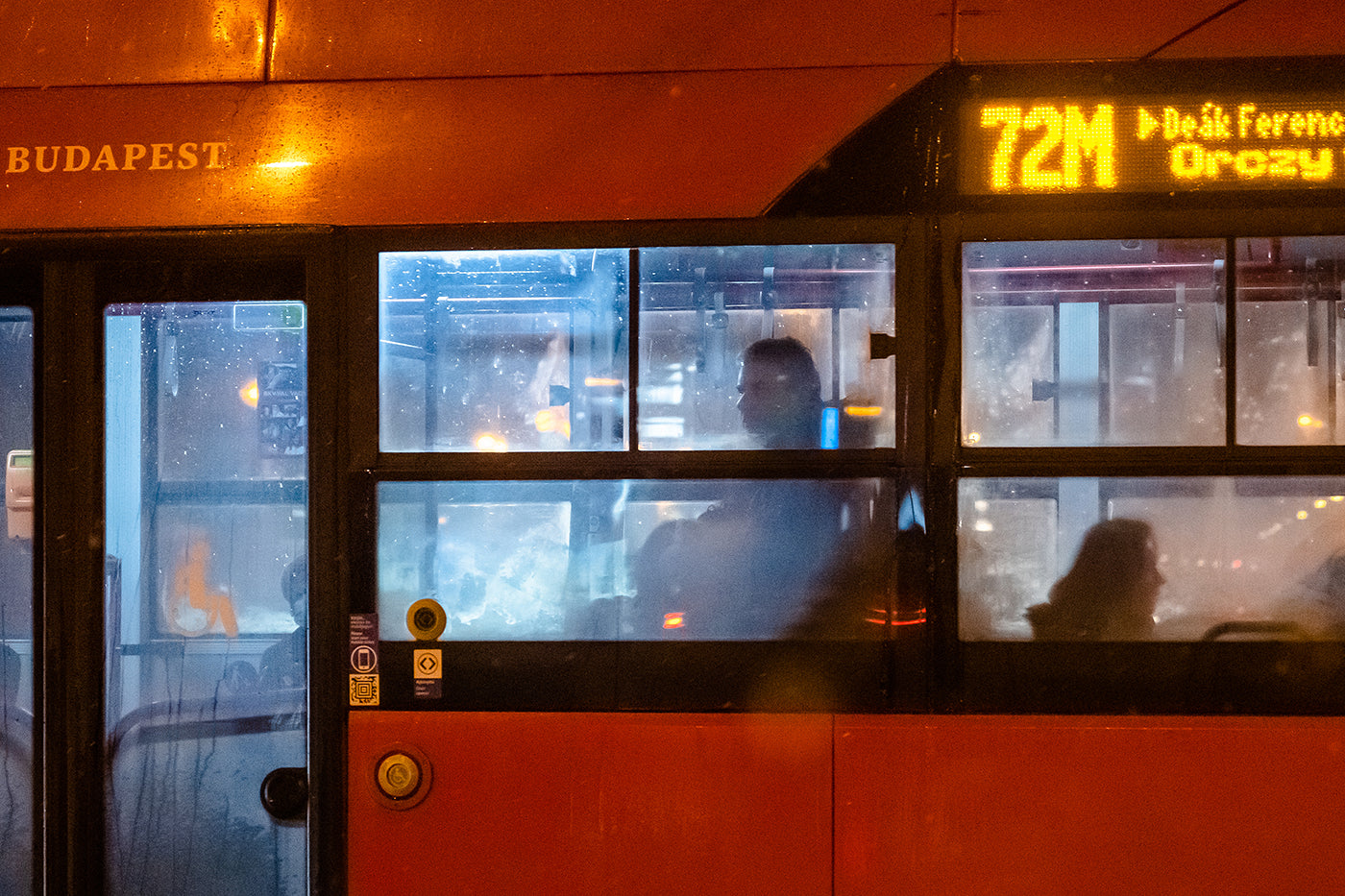 Trolleybus at the Grand Boulevard at night #5606