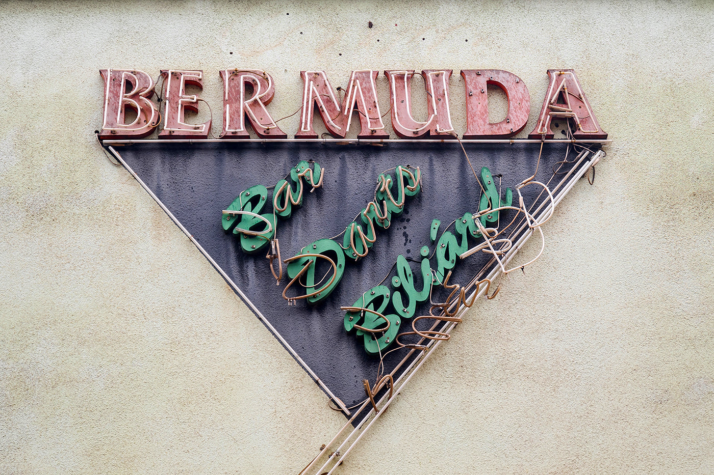 Old neon sign at the Chinese market in Kőbánya #5621