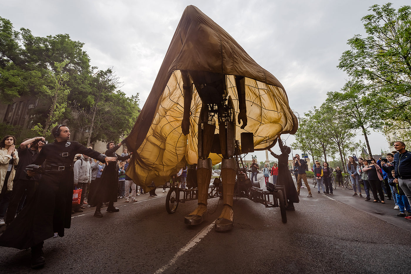 Giant puppets on Andrássy Avenue - Abstract Budapest International Contemporary Puppet Festival #5702