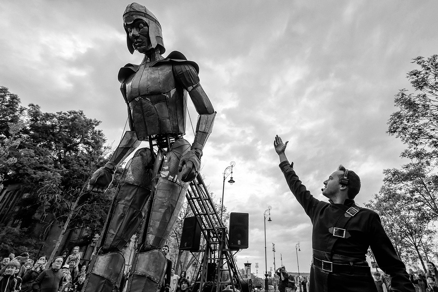 Giant puppets on Andrássy Avenue - Abstract Budapest International Contemporary Puppet Festival #5705