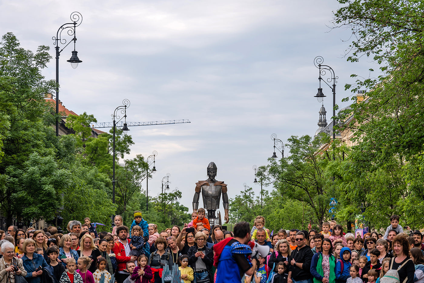 Giant puppets on Andrássy Avenue - Abstract Budapest International Contemporary Puppet Festival #5749