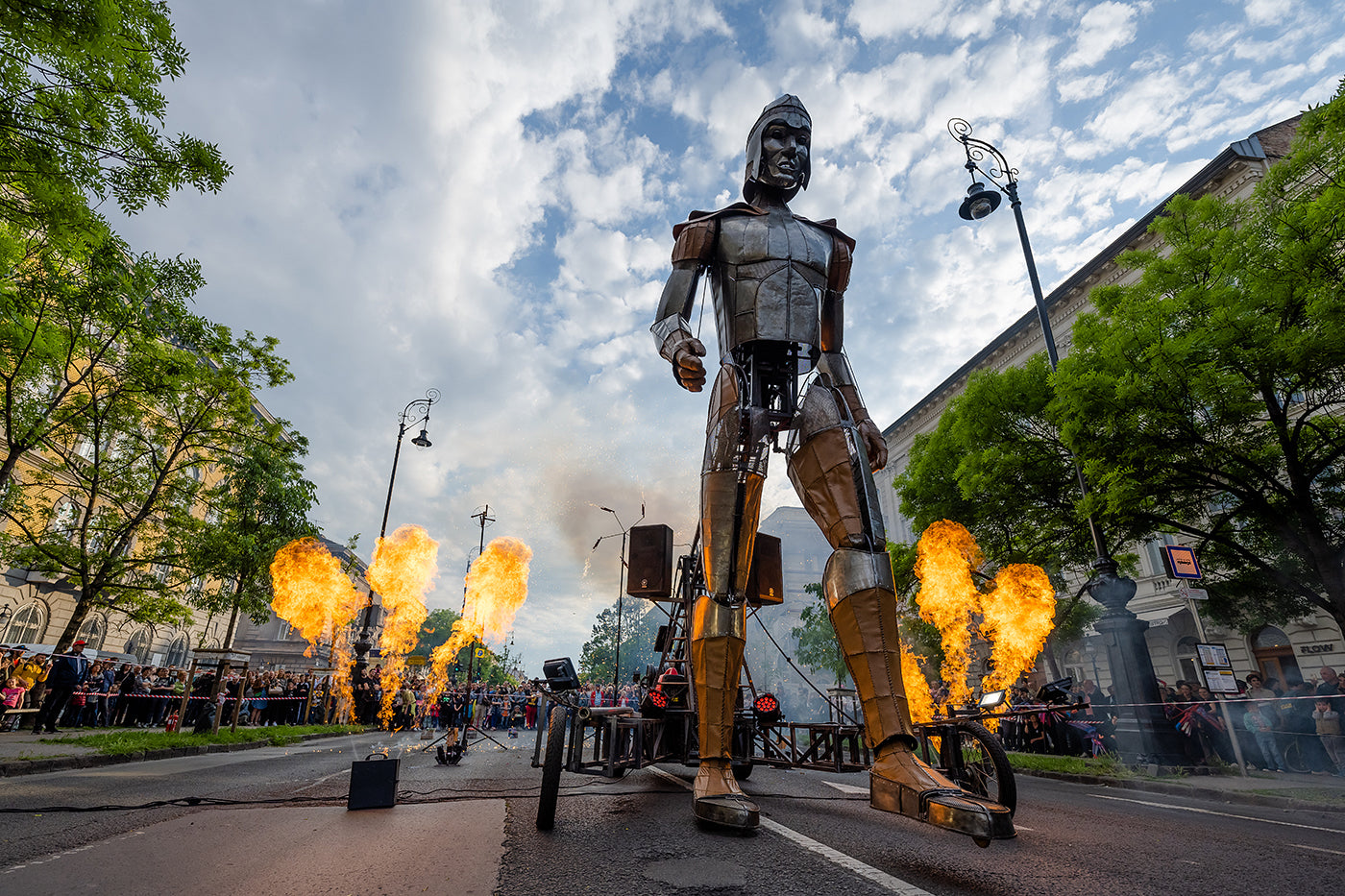 Giant puppets on Andrássy Avenue - Abstract Budapest International Contemporary Puppet Festival #5770