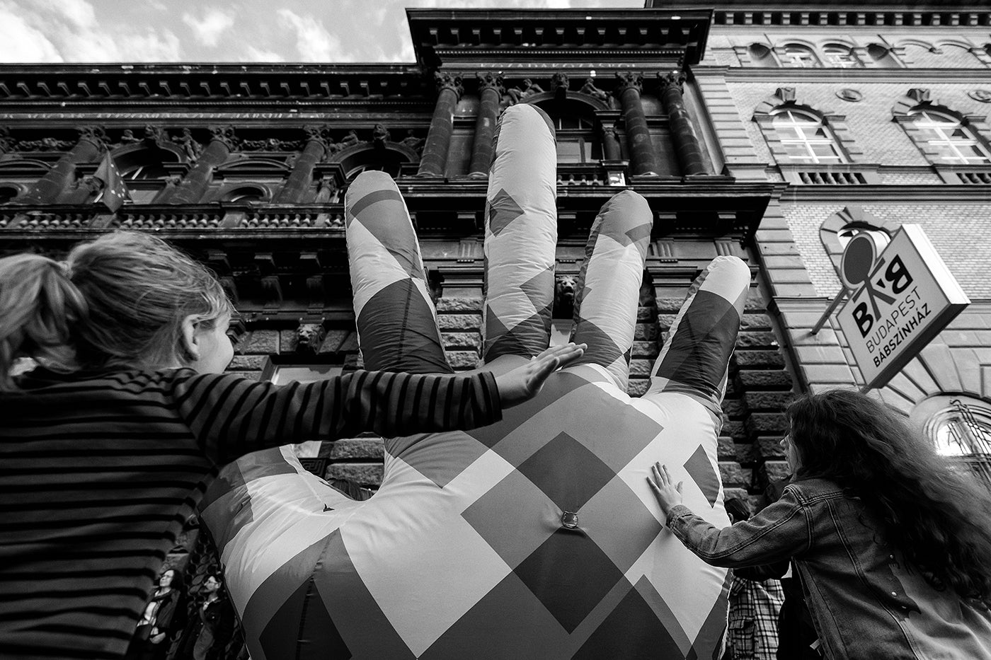Giant puppets on Andrássy Avenue - Abstract Budapest International Contemporary Puppet Festival #5789