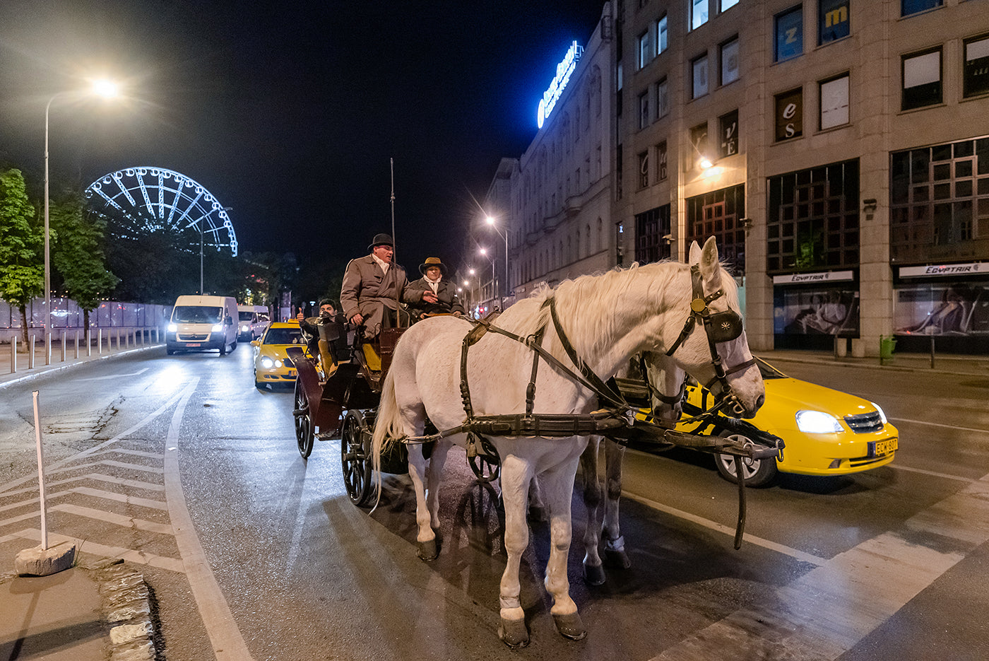 Horse-drawn carriage at the Andrássy-Bajcsy intersection #5872