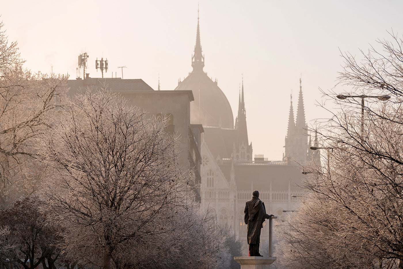 Parlament reggeli ködben #5910