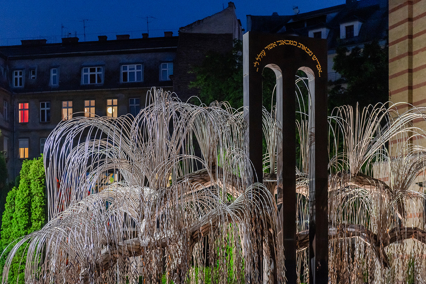 Emanuel memorial tree in the garden of the Dohány Street synagogue #6077