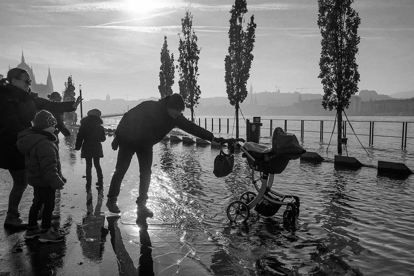 Flood on the quay #6109
