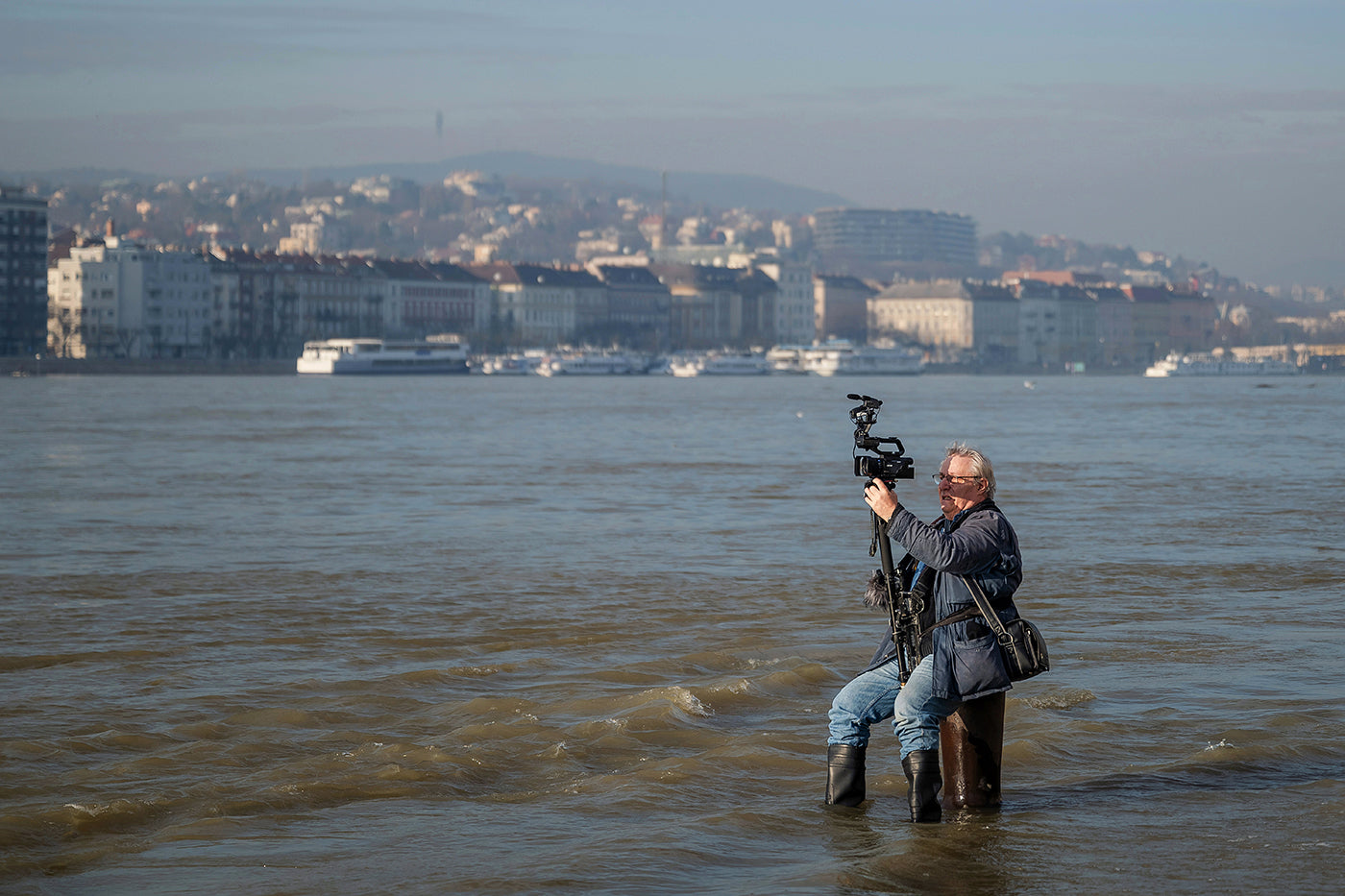 Photographer during flood #6126