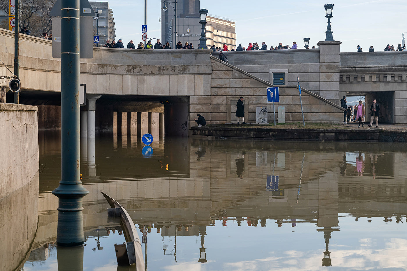 Flood on the quay #6131