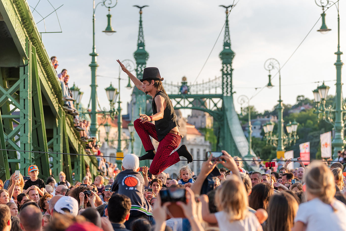 Acrobat on Liberty Bridge #6267