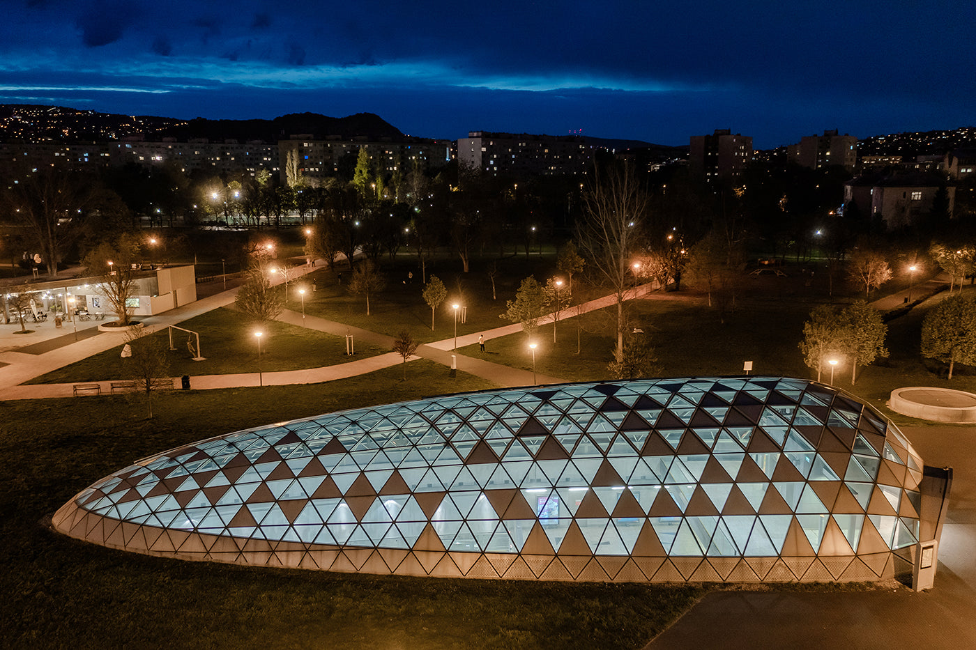 Bikás park metrólejárat #6406