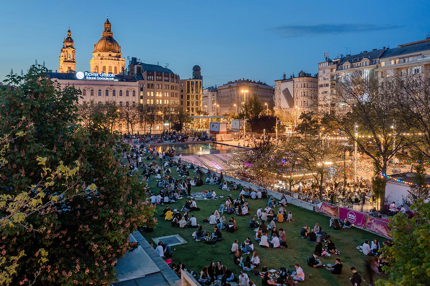 Erzsébet tér felülről #6472