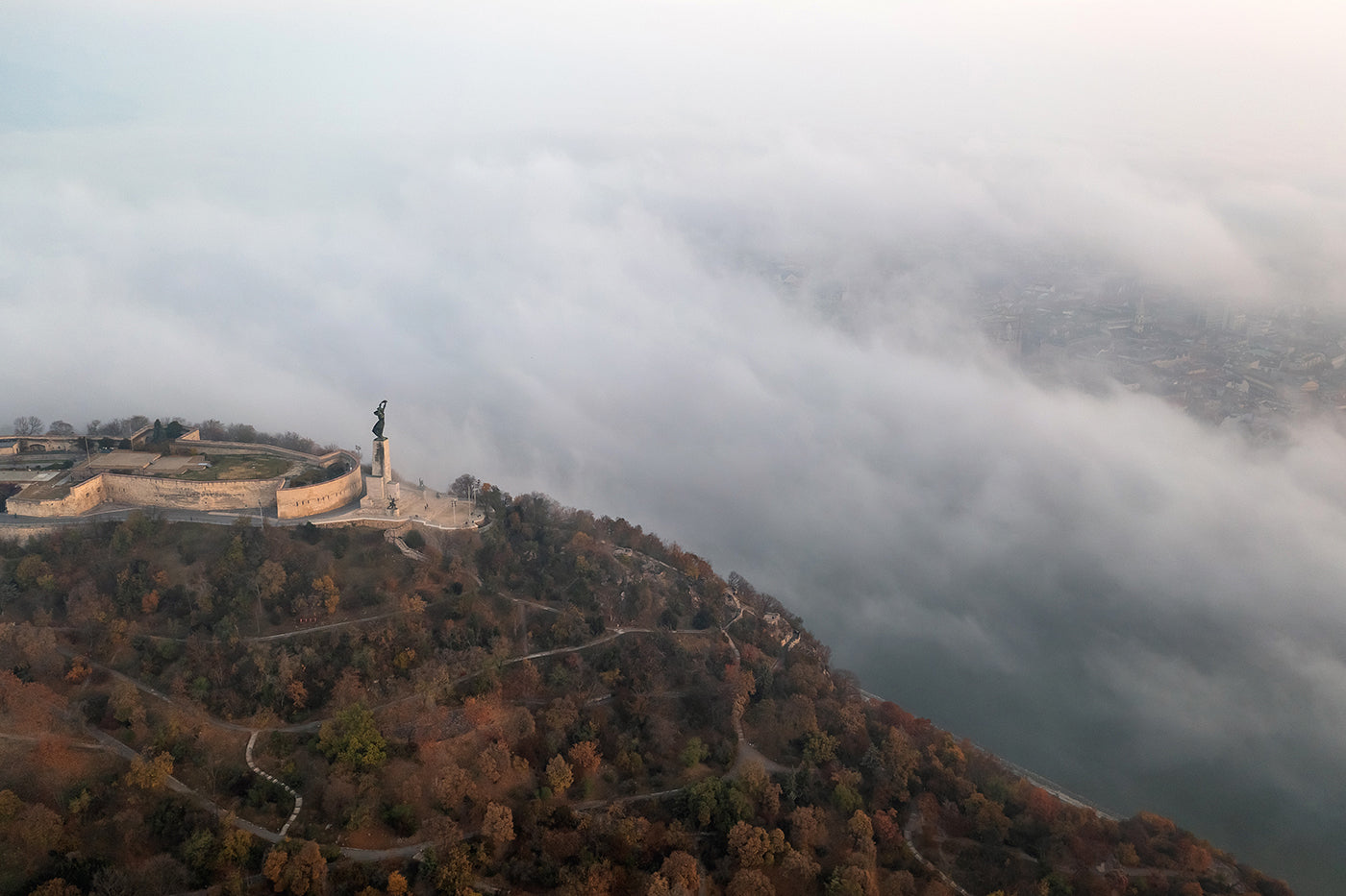 Szabadság-szobor egy őszi reggelen #6496