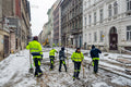 Workers on snowy Csengery Street #6601