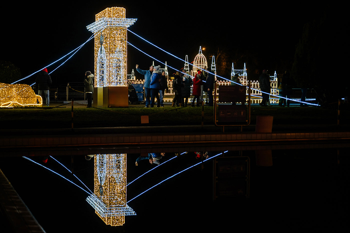 The Chain Bridge and the Parliament in Lumina Park #6619